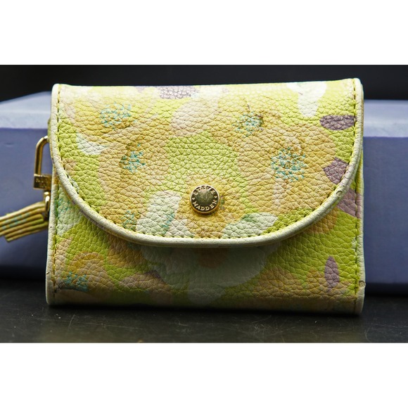 Steve Madden Handbags - Steve Madden Floral Print Trifold Wallet Wristlet with ID Window